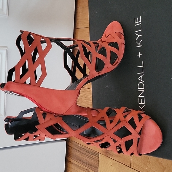 NEW Kendall and Kylie Elena3 Red Heels size 6.5 - Picture 1 of 4